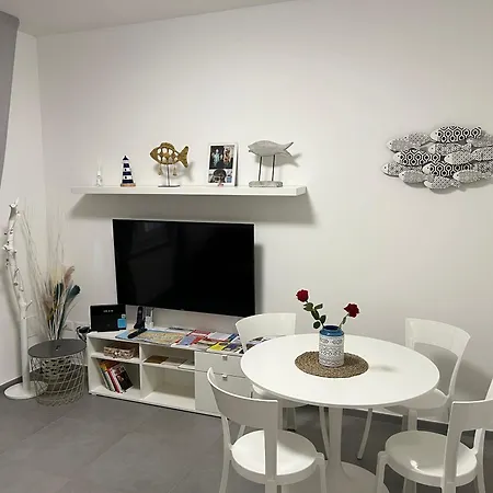 Апартаменты Francesca Beach House *